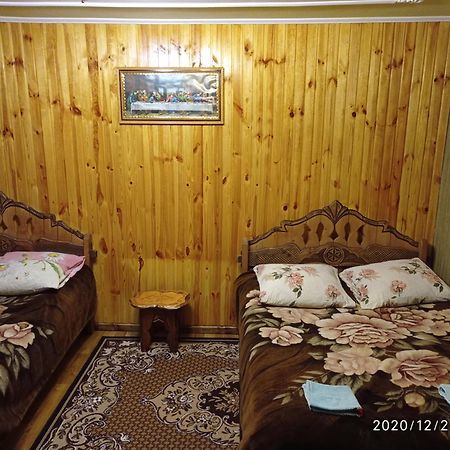 "Різьбярська Садиба" 斯拉夫西克 客房 照片