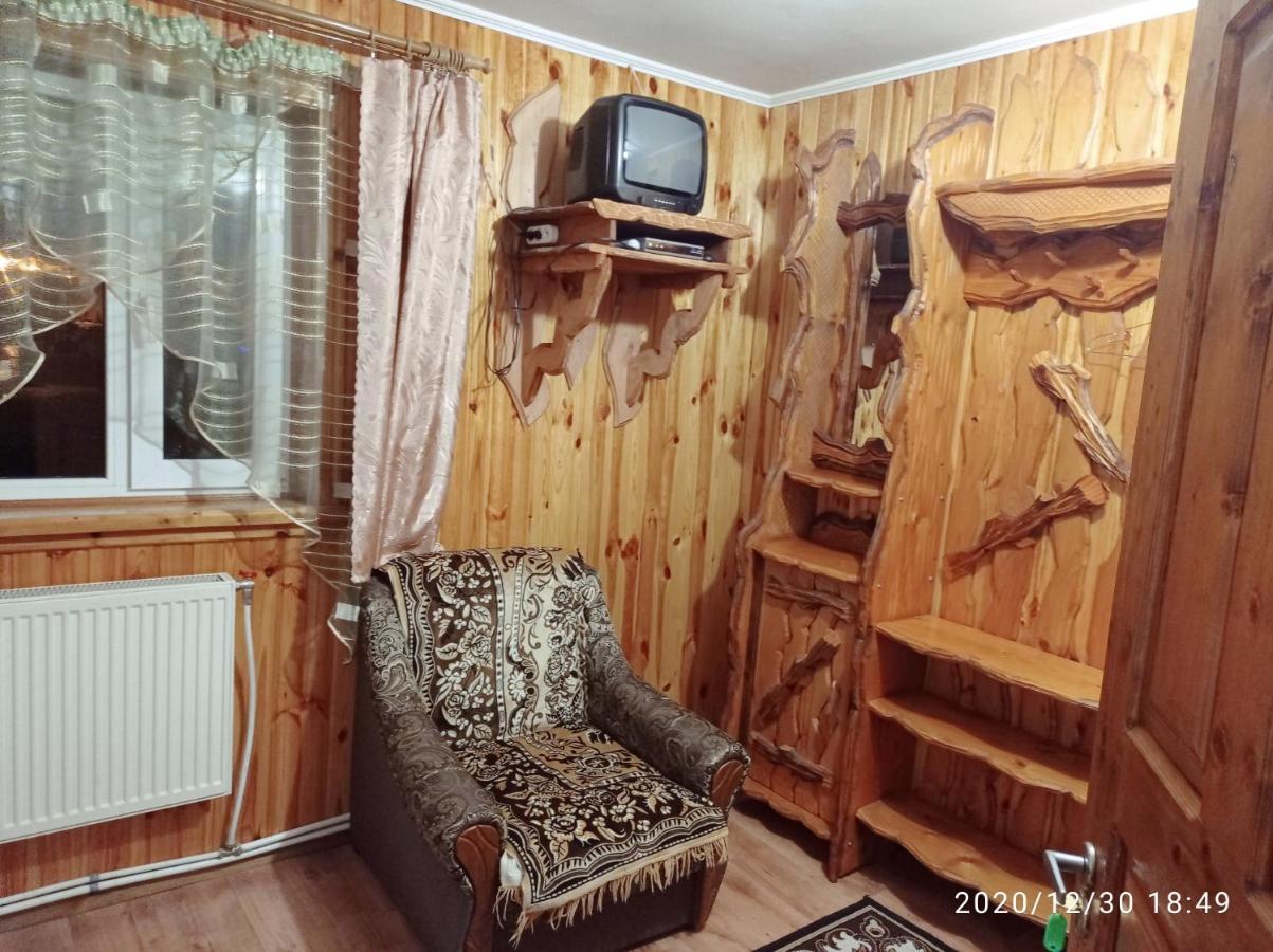 "Різьбярська Садиба" 斯拉夫西克 客房 照片